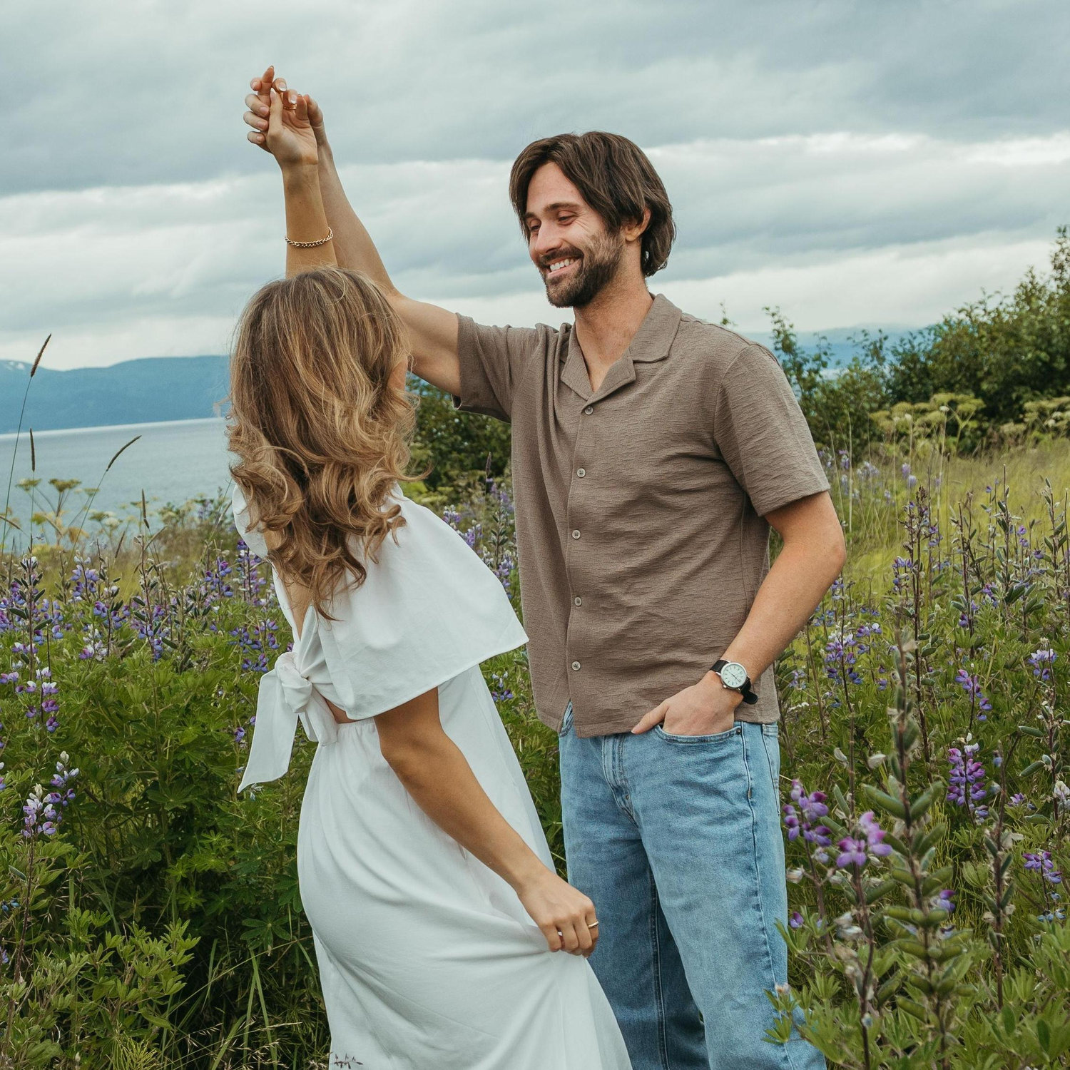 Summertime engagement photos in Alaska!