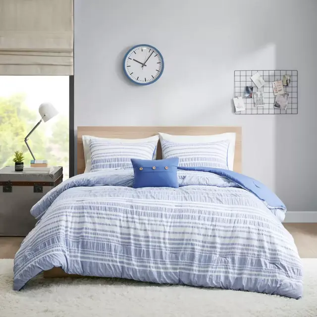 Intelligent Design Lumi Striped 4-Piece Full/Queen Comforter Set in Blue