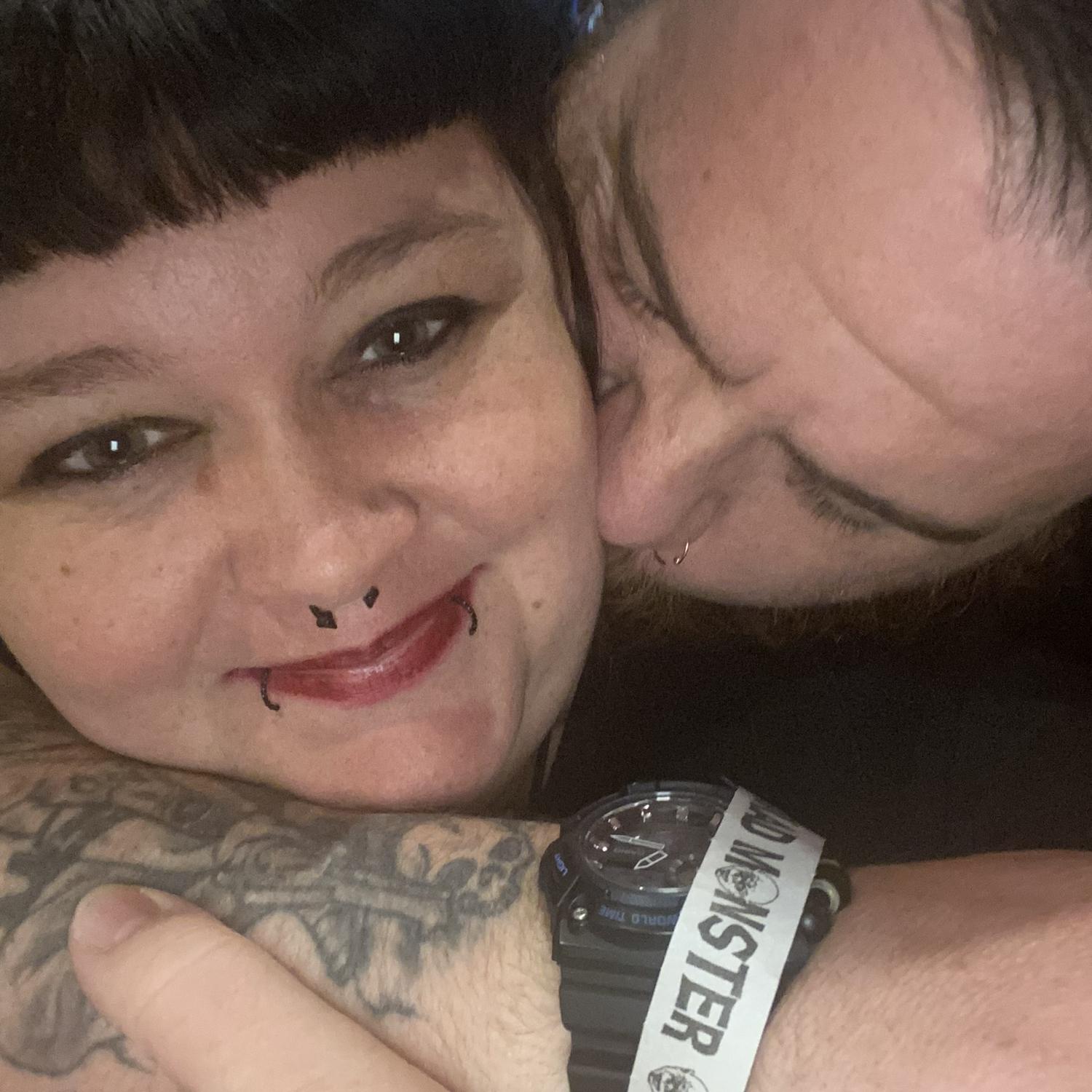 The kisses that make your heart melt 🖤