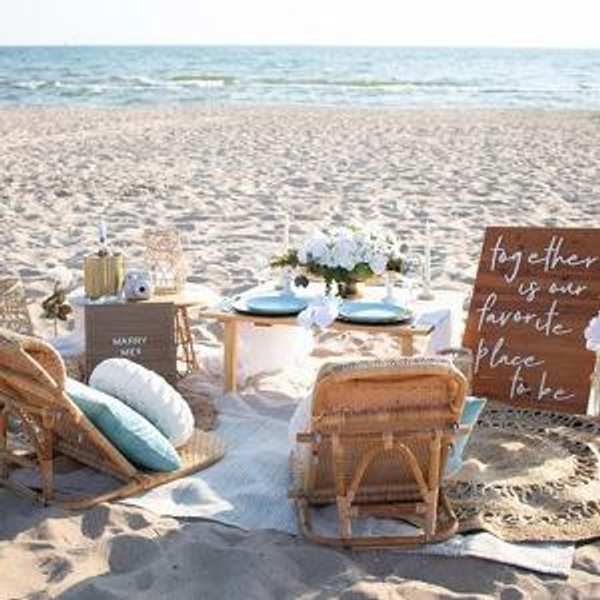 HONEYMOON | Afternoon Picnic on the Beach