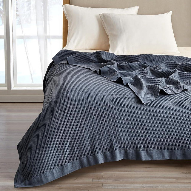 Great Bay Home 100% Cotton Blanket for Twin Size Bed | Lightweight and Breathable Waffle Weave Blankets for Summer & Spring | Versatile, Layering Navy Bed Blanket, Ocean Blue, 90x66 inches