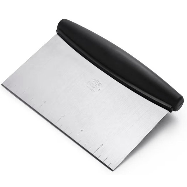 OXO Good Grips Stainless Steel Multi-Purpose Scraper & Chopper, Dough Cutter for Pizza, Bread and Cookie Dough, Multi-Purpose Vegetable Chopper, Dishwasher-Safe Kitchen Essential