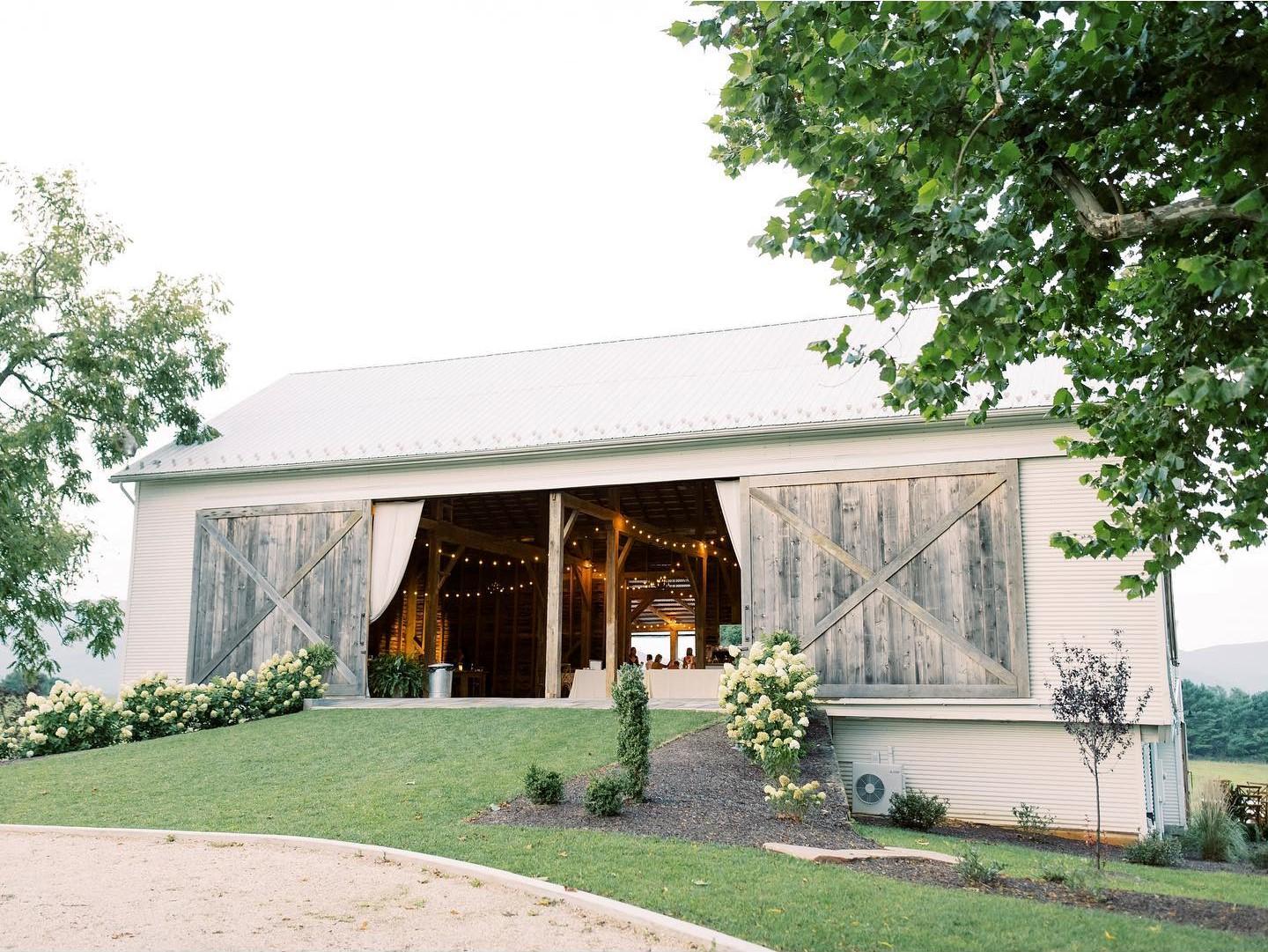 The Wedding Website of Emma Hodge and Nicholas Spino