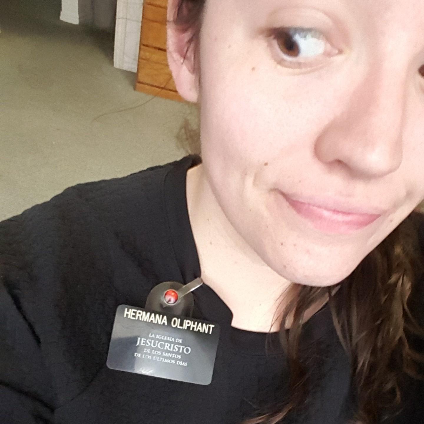 Me messing around with my name tag a few months ago.
Yo me puse la placa sólo para tomarme la foto hace algunos meses.
