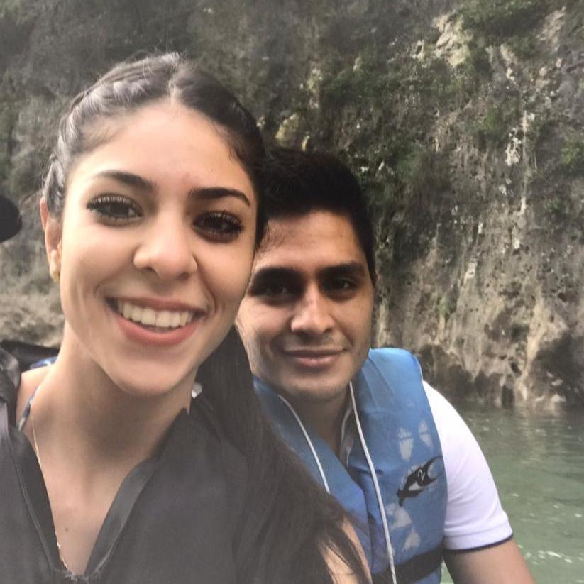 🌿 Primer viaje juntos a la Huasteca Potosina: Ríos, cascadas y dos corazones aventureros. Desde entonces, descubrir el mundo juntos se volvió nuestro plan favorito