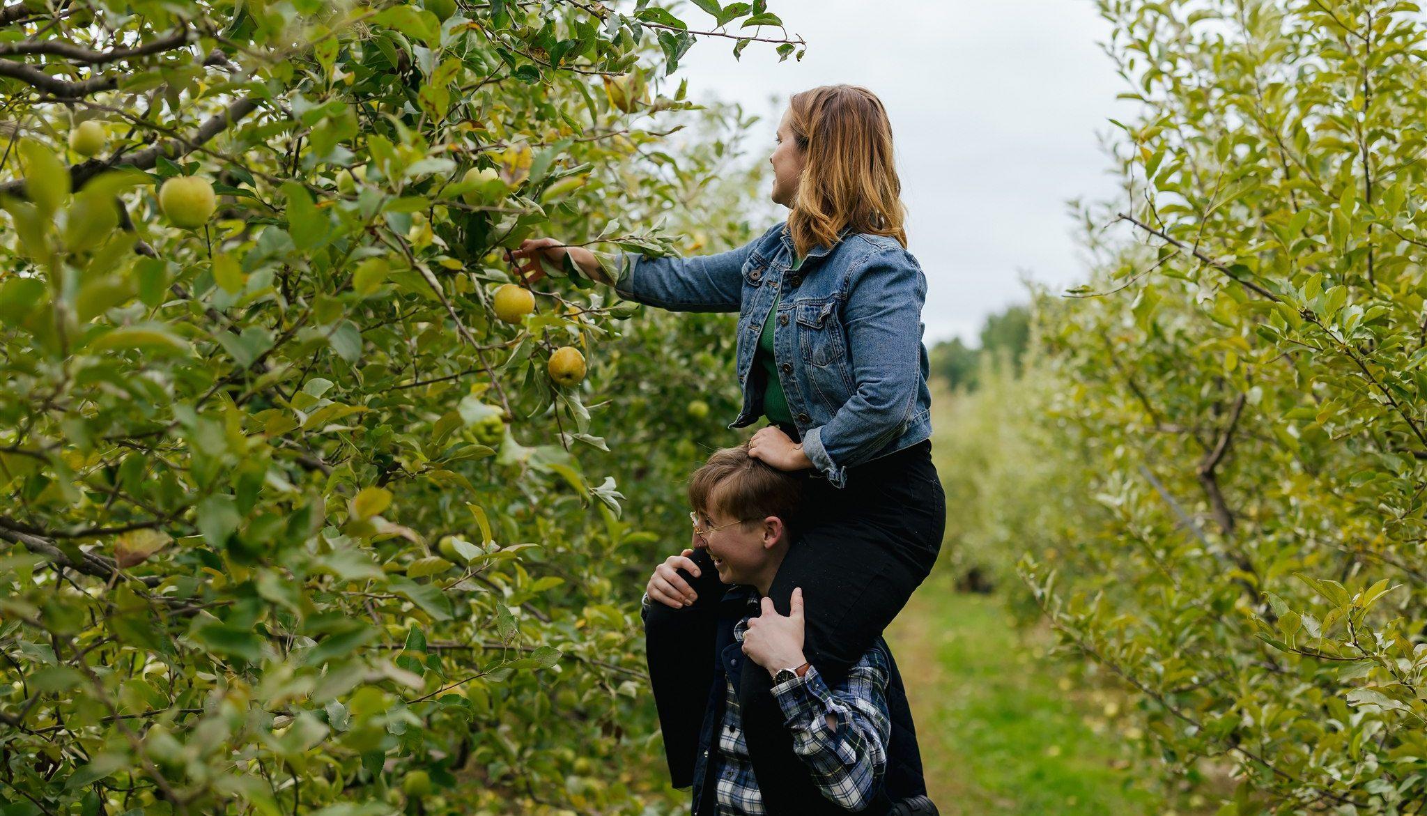 The Wedding Website of Juno Delaney VanWeelden and Dget Lynn Downey