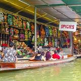 Damnoen Saduak Floating Market