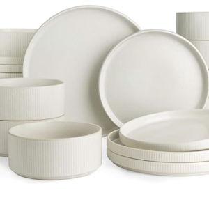 famiware Star Plates and Bowls Sets, Modern Stoneware Dinnerware Sets for 8, 24-Piece Kitchen Dish Set - Microwave and Dishwasher Safe, Chip and Scratch Resistant, Matte White