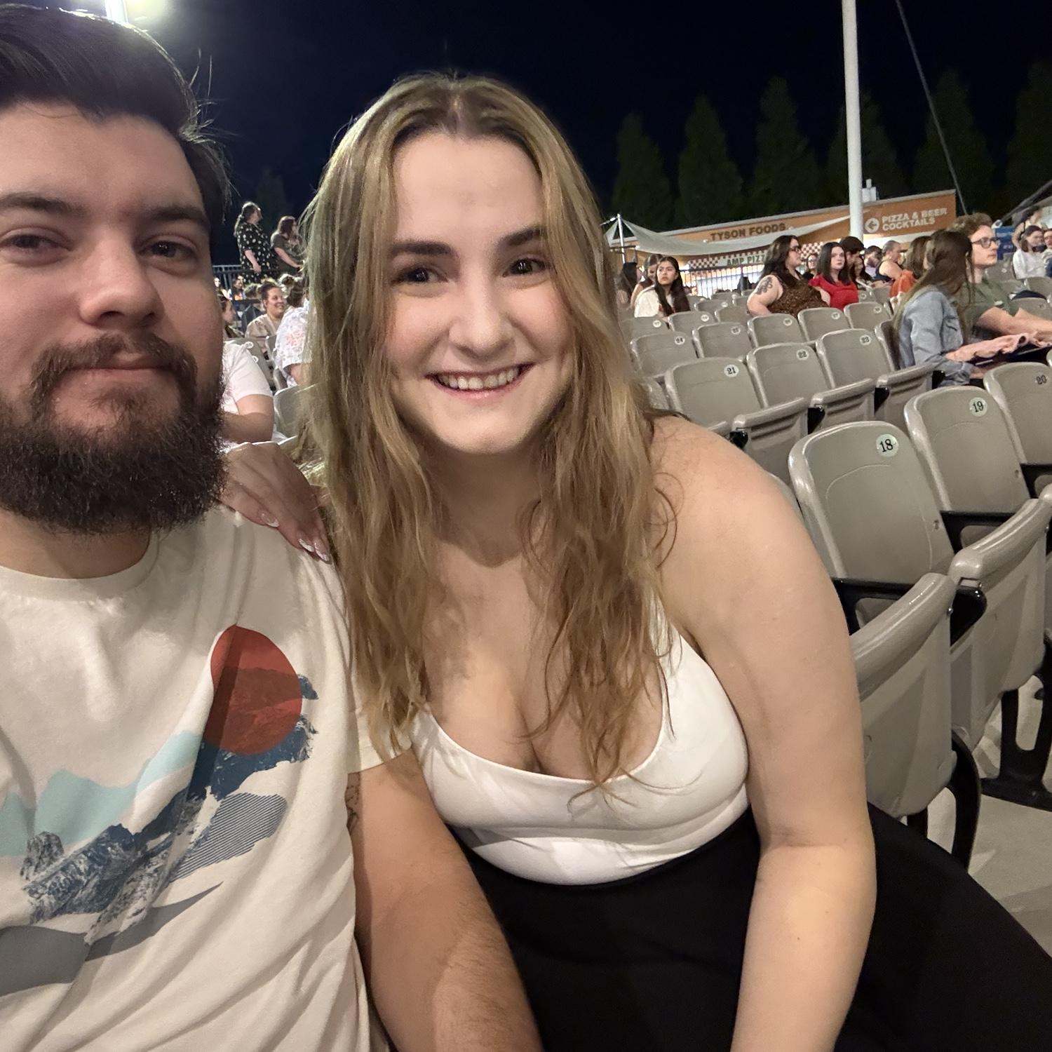 Alex Warren concert. Alex has such a special place in our hearts as a couple. He really took us out of the ordinary.