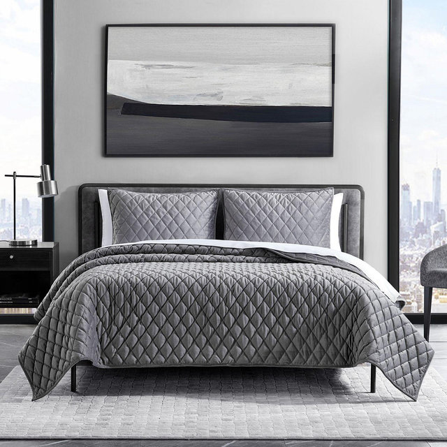 Vera Wang Diamond Velvet Quilt Set, Queen