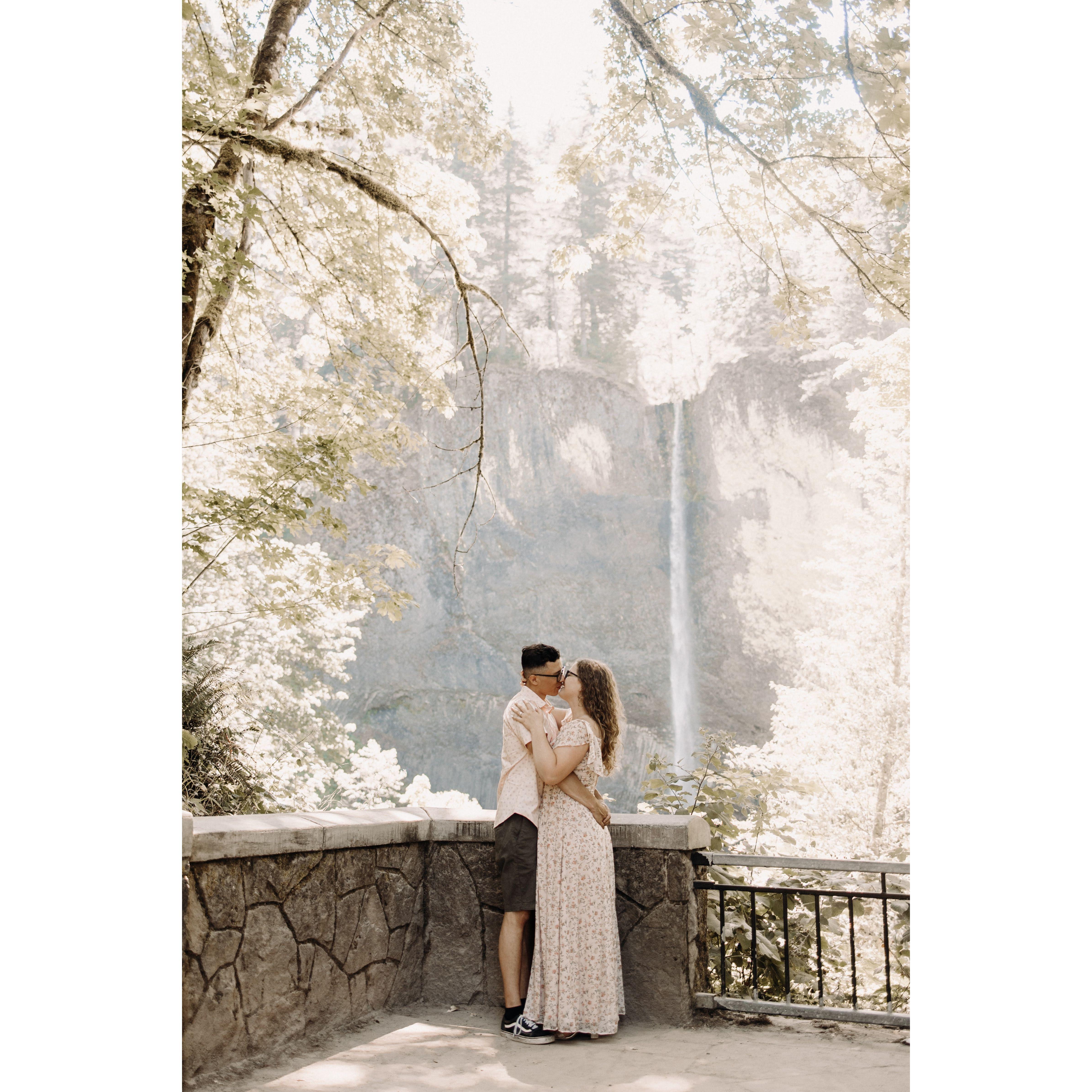 Engagement photos around Multnomah Falls- 2023