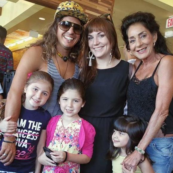 Hanging out with Dom's mom and nieces in Arizona.