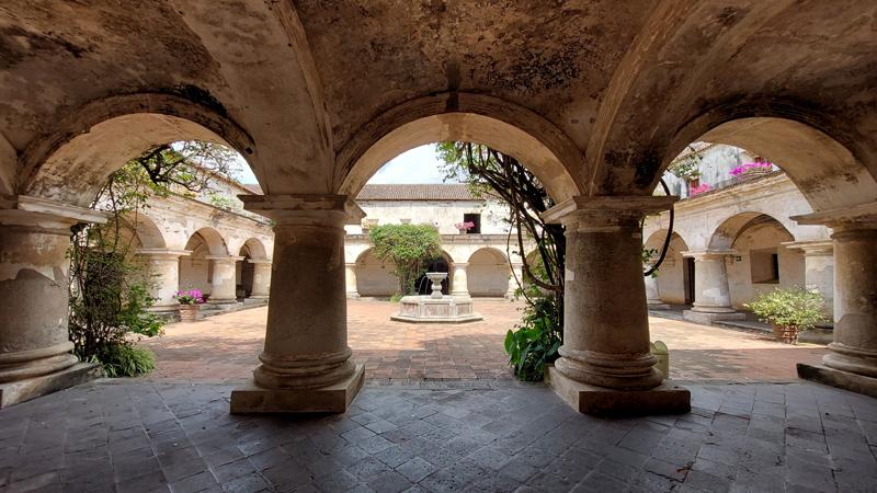 The Wedding Website of Gabriela Godoy and Lawrence Walsh