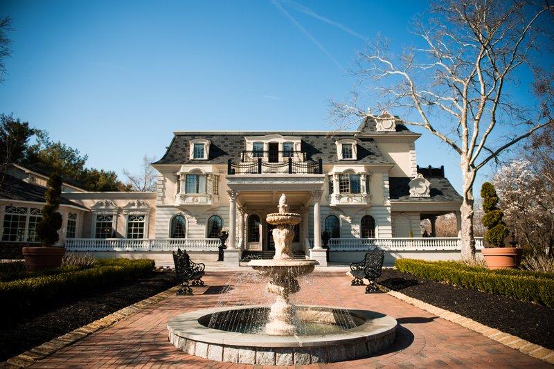 The Wedding Website of Erika Mehnert and Ronnie Pontiac