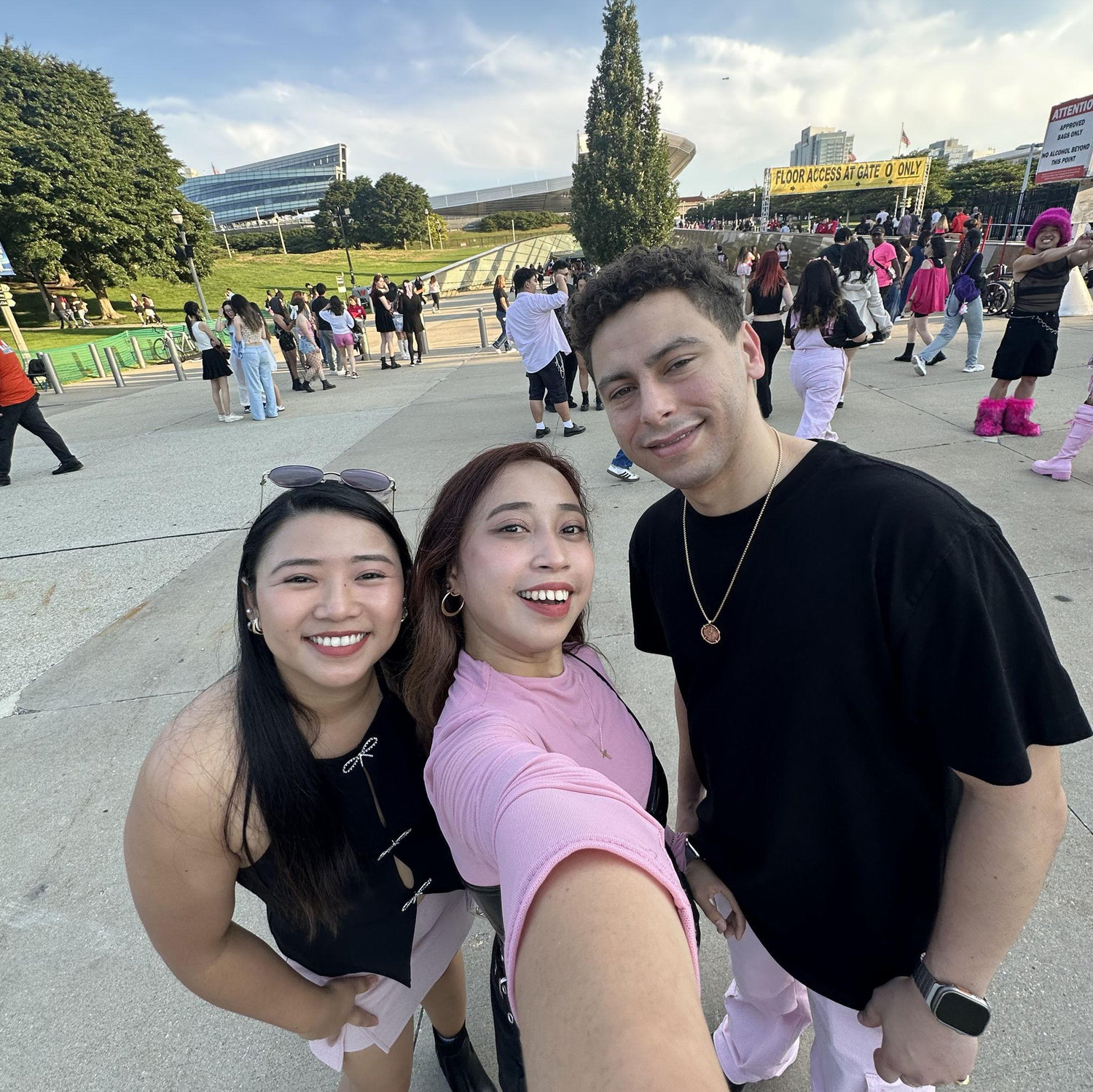 blackpink fan girling with the bestie and the boyfie!