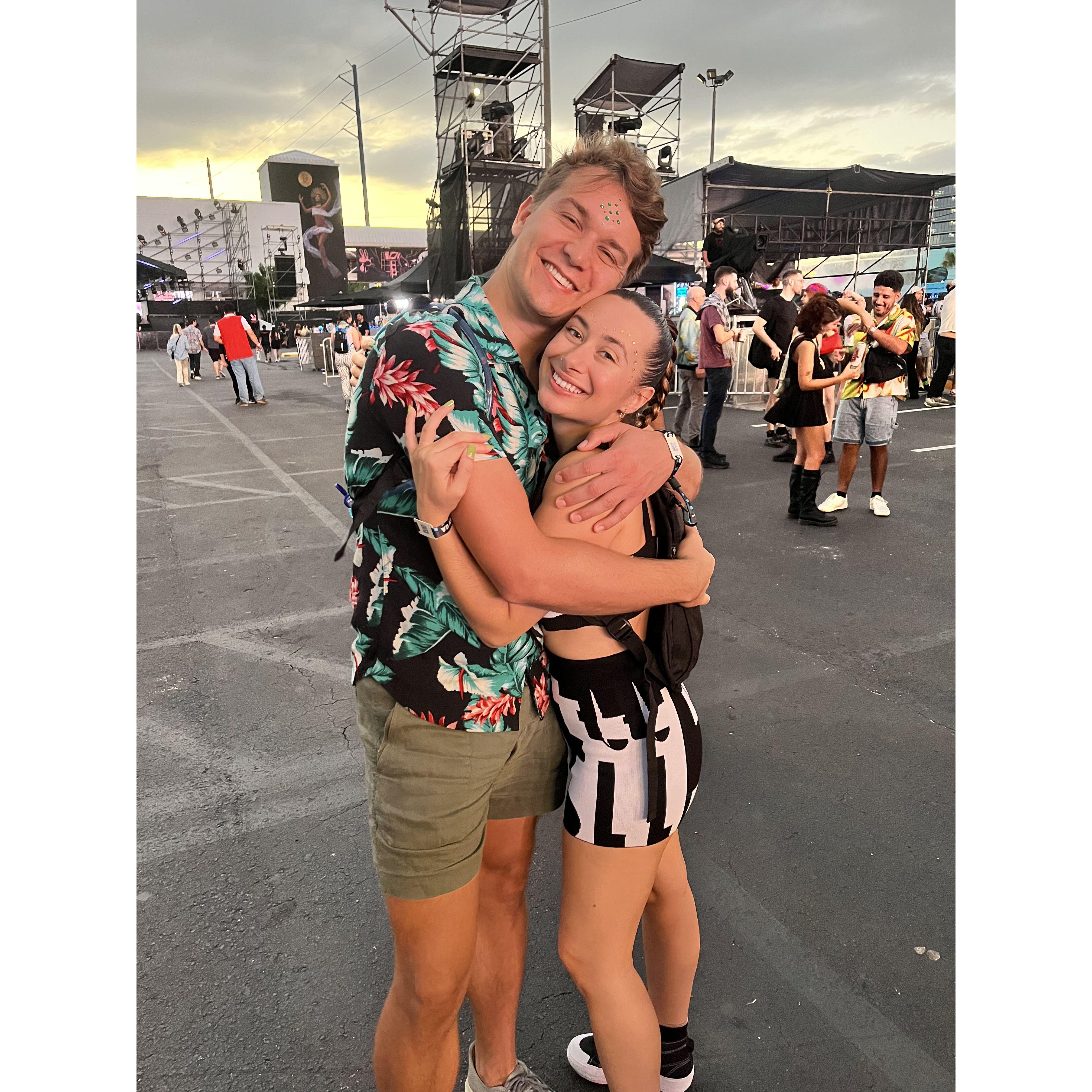 Victoria & Leo in Miami at a music festival.