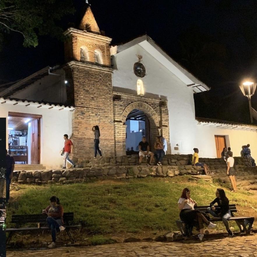 SAN ANTONIO
NEIGHBORHOOD
A charming area filled with colonial-style
houses, cozy cafés, and artisan shops. It’s the
perfect place to wander, enjoy local food