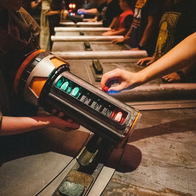 Savi's Workshop - Handbuilt Lightsabers at Disney