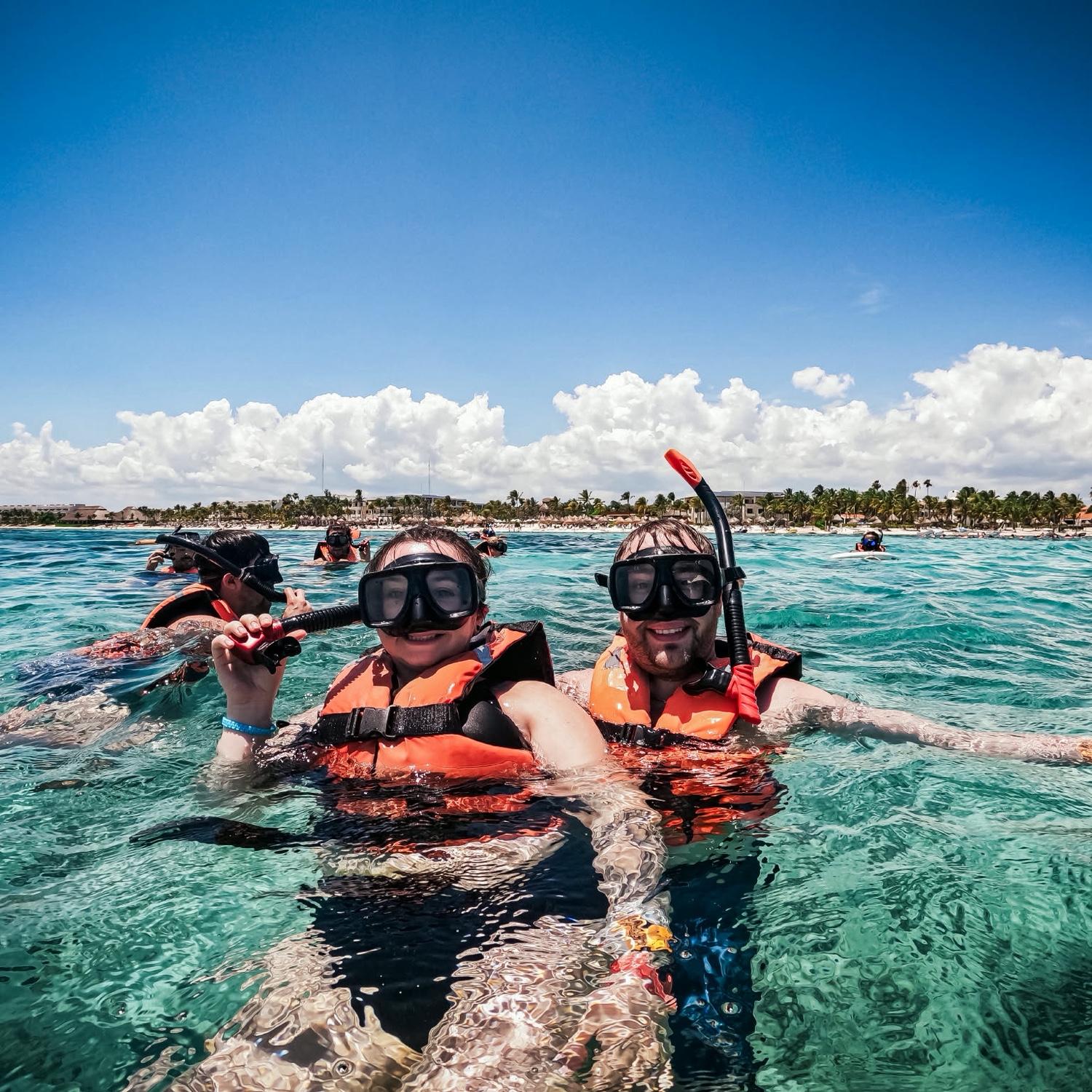 Snorkeling with turtles in Akumel 2026