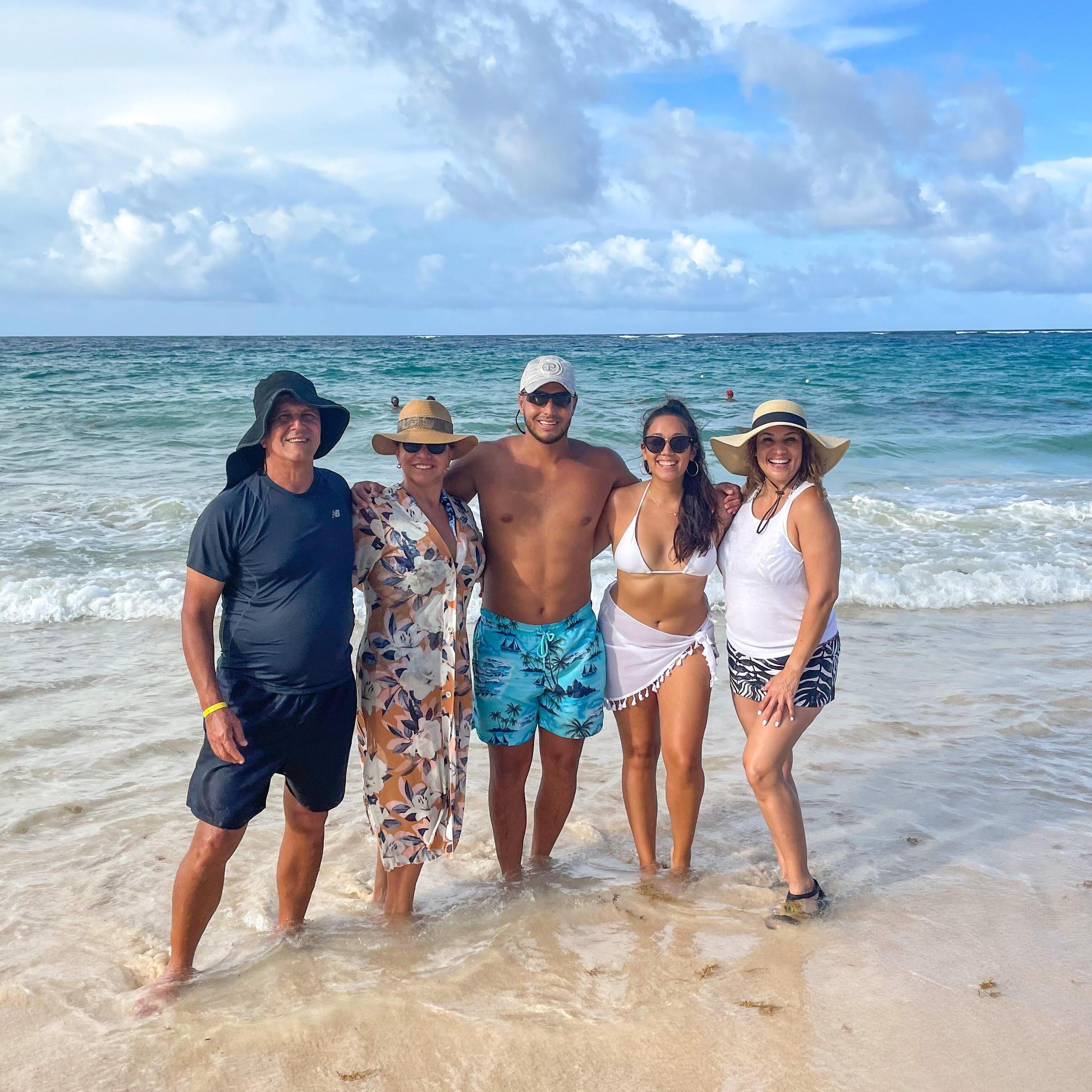 09/19/21 - Punta Cana with our parents! Punta Cana con nuestros padres!