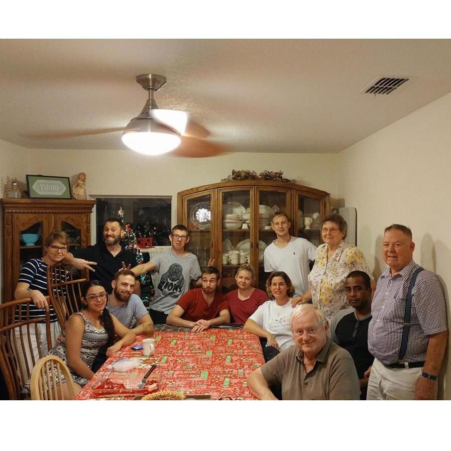 Beautiful Thorp family.
Hermosa familia Thorp.
