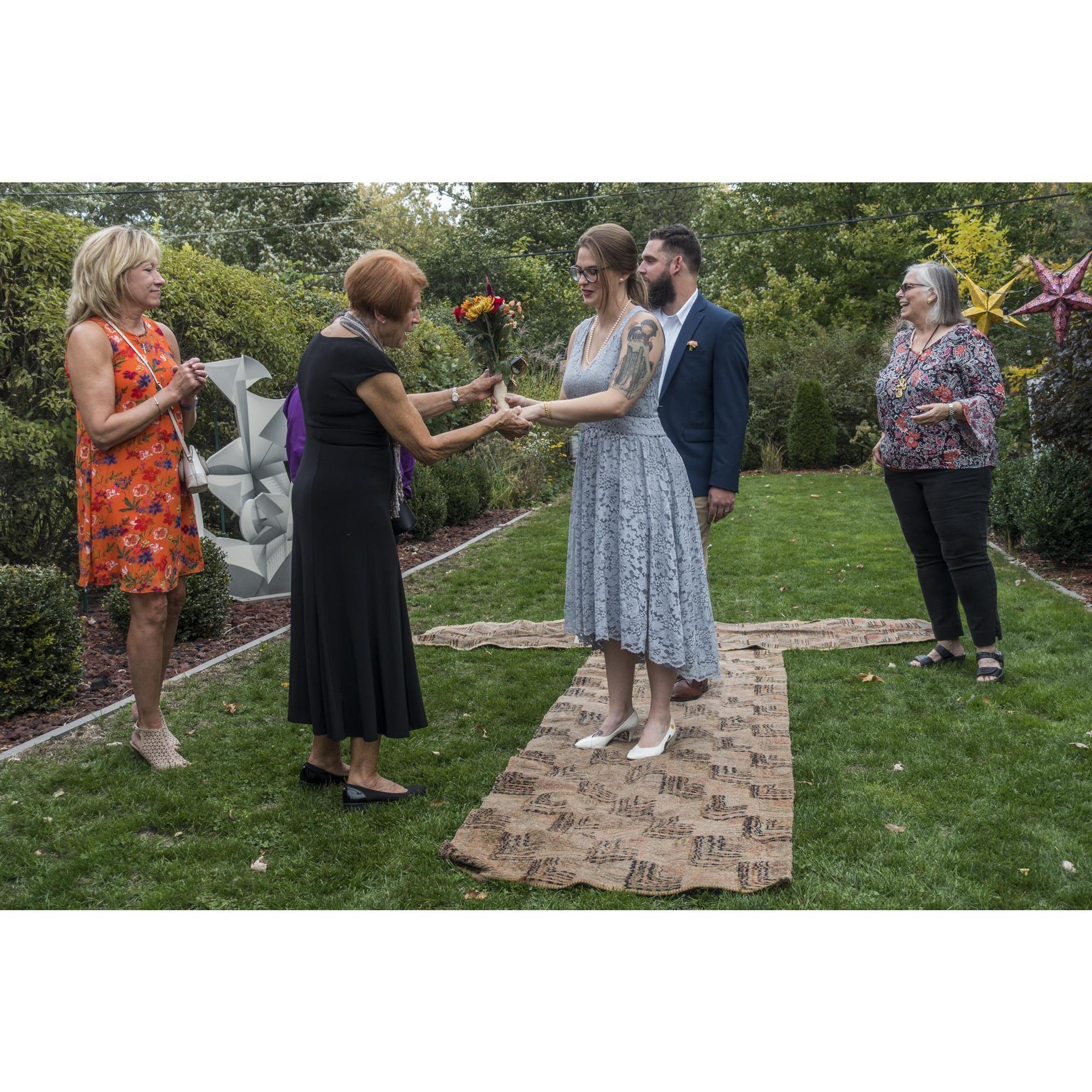In this Photo,
Steve's mom Amy, paternal grandmother Karen, saras mom Cindy and of course the happy couple!