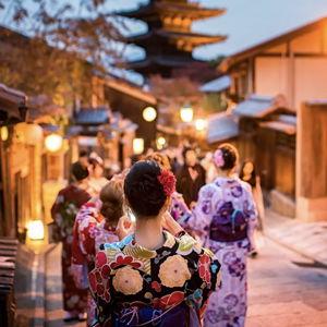 Gion Night Walk & Geisha District Visit