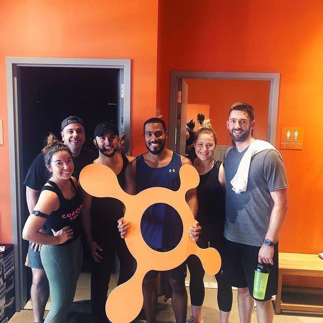 Doug got the crew together for one of Erich's fitness classes at Orangetheory, where he coaches. Taylor, Evie, Sarah, & Chris [Doug's Groomsman] got their morning started with an awesome workout.