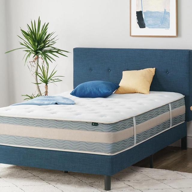 Zinus 12 Inch Cooling Comfort Support Hybrid Mattress [New Version], Fiberglass Free, Medium Plush, Cooling Motion Isolation, Certified Safe Foams & Fabric, Bed-in-A-Box, Queen