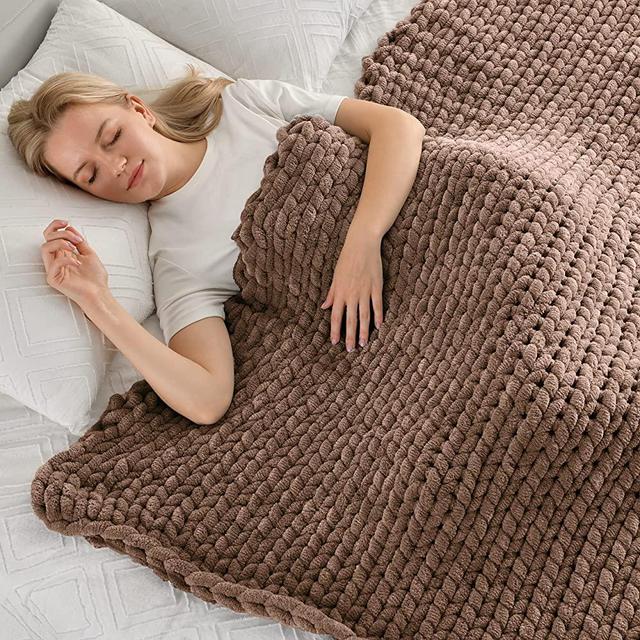 Maetoow Encrypted Version Chenille Chunky Knit Blanket Throw, Handmade Warm & Cozy Blanket Couch, Bed, Home Decor, Soft Fleece Banket, Boho Thick Blankets and Giant Yarn Throws 50×60 Inch，Brown