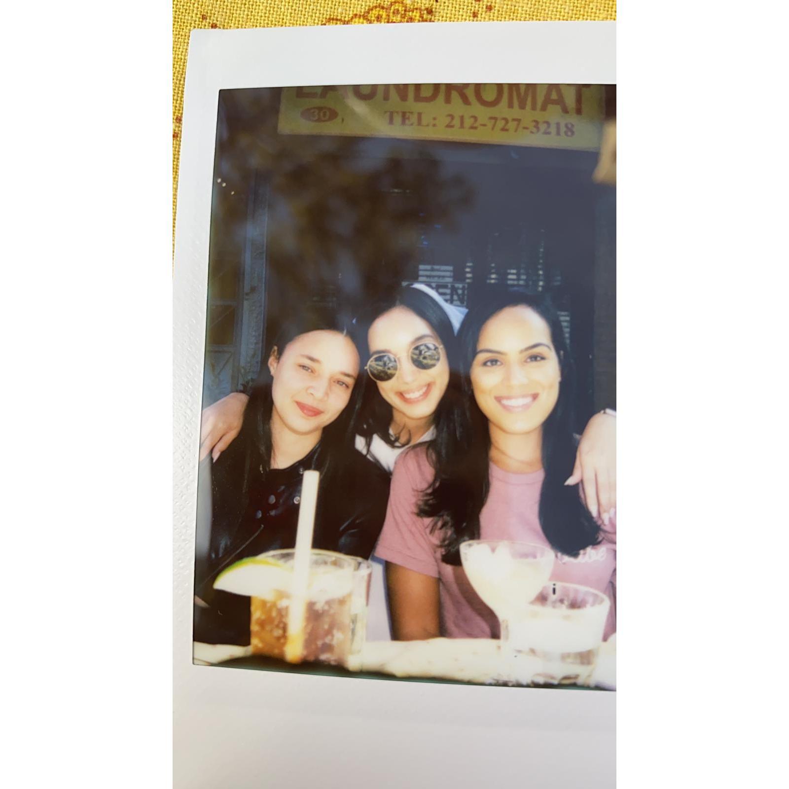 Vanessa's sisters.
Bianca,Natalie Y Vanessa.