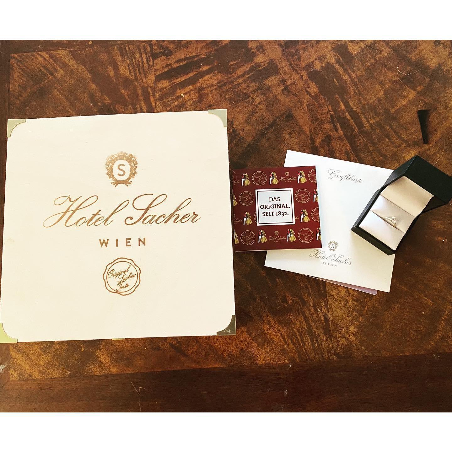 Greg surprised Laura with a delicious Sachertorte cake from Vienna when he proposed 🥰