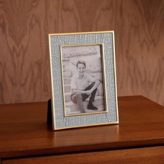Encanto Croc Frame