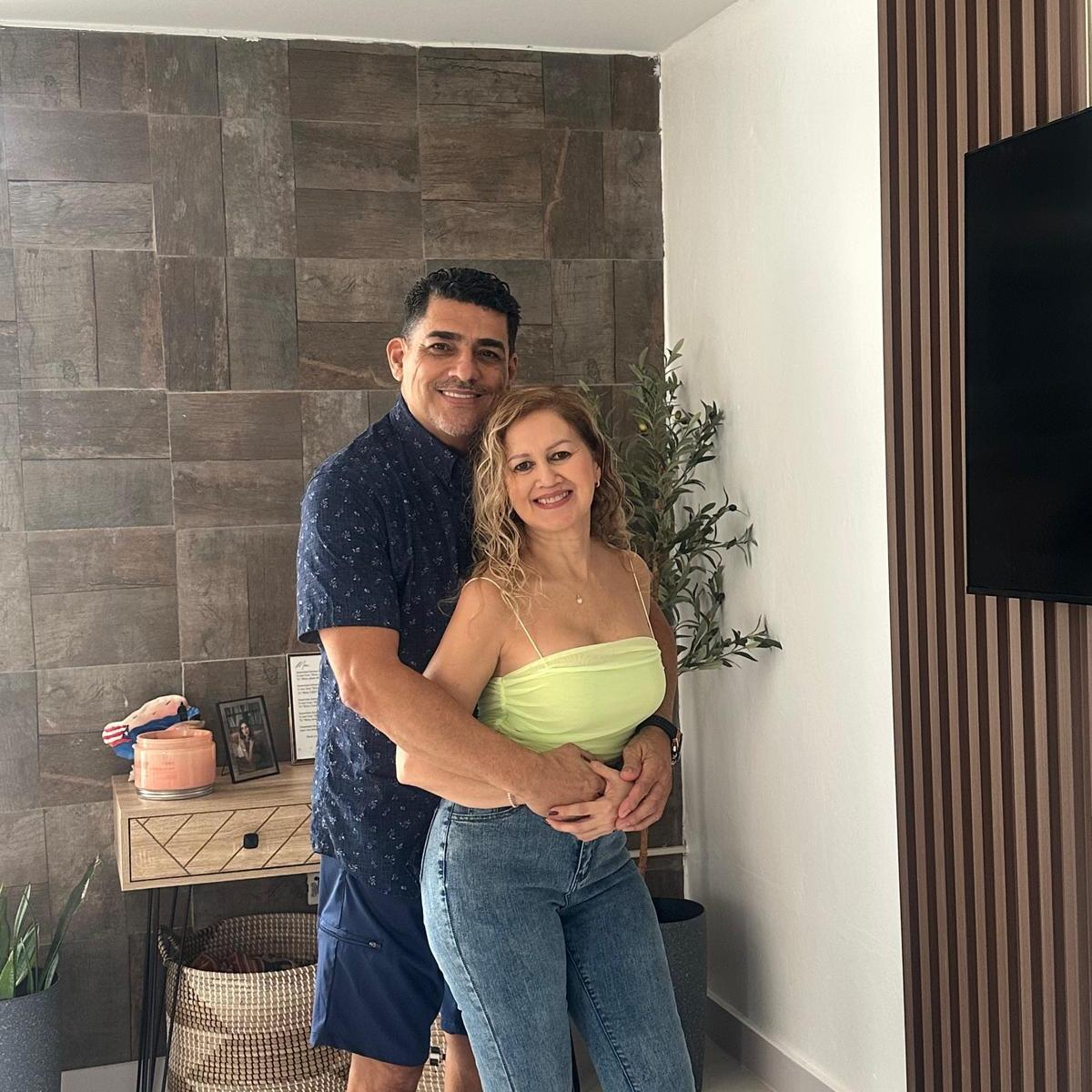 Nos dijimos 'te amo' por primera vez después de que se tomó esta foto en nuestra cita.
We first said "I love you" after this picture was taken on our date.