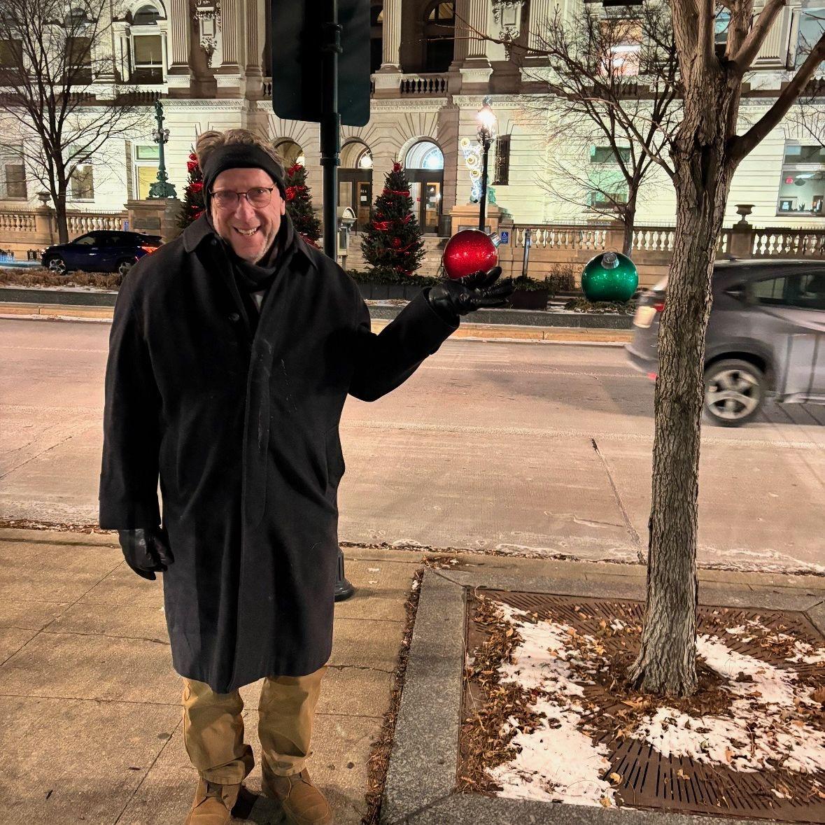 Holiday street entertainment!