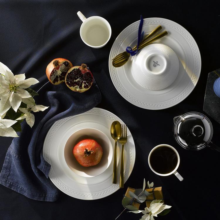 Wedgwood, Intaglio 16-Piece Dinnerware Set, Service for Zola