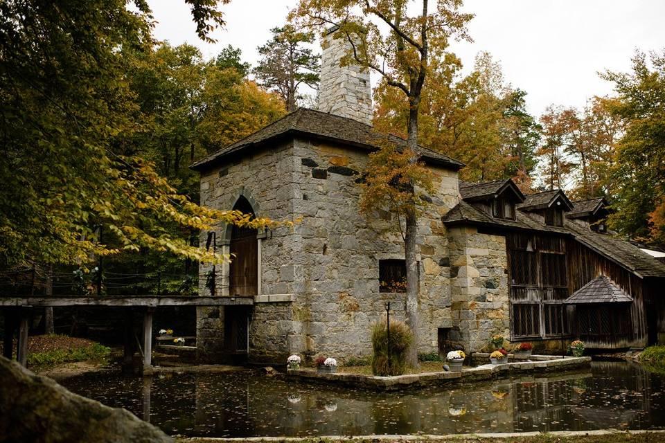 The Wedding Website of Jasmin Pastari and Nicholas Hodges