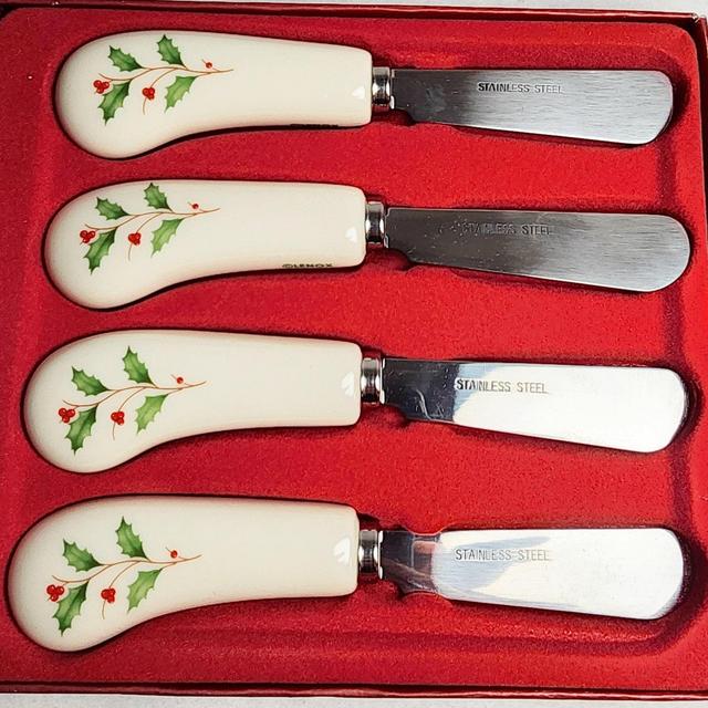 Lenox Holiday Spreading Knives with Holly