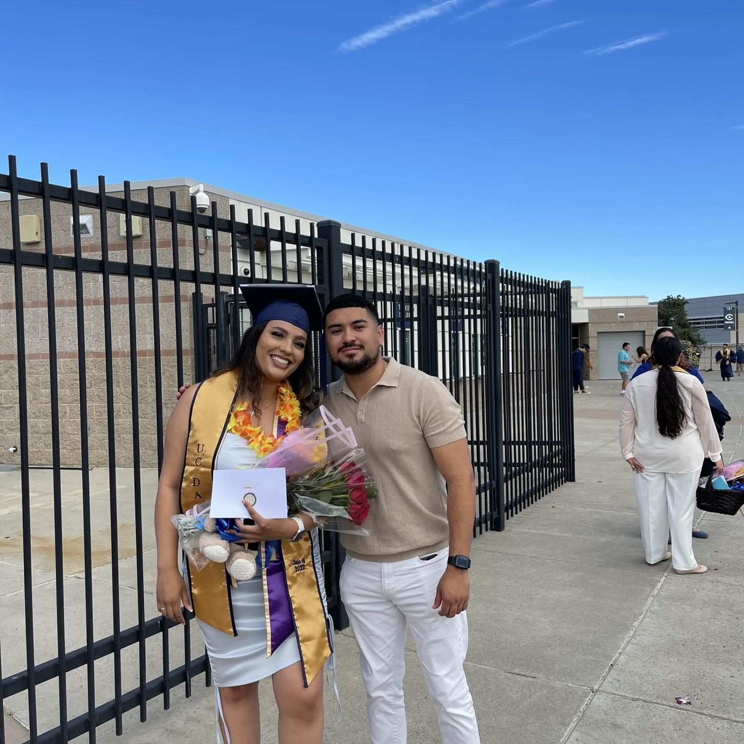 Leslie's graduation from UC Davis!
¡La graduación de Leslie de la universidad de Davis!