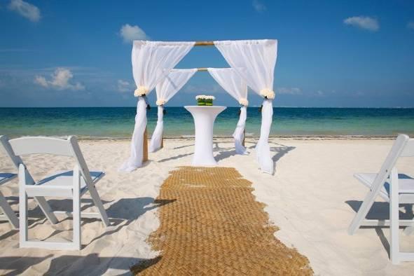 The Wedding Website of Rozanna Weaver and Juan Carlos Cado