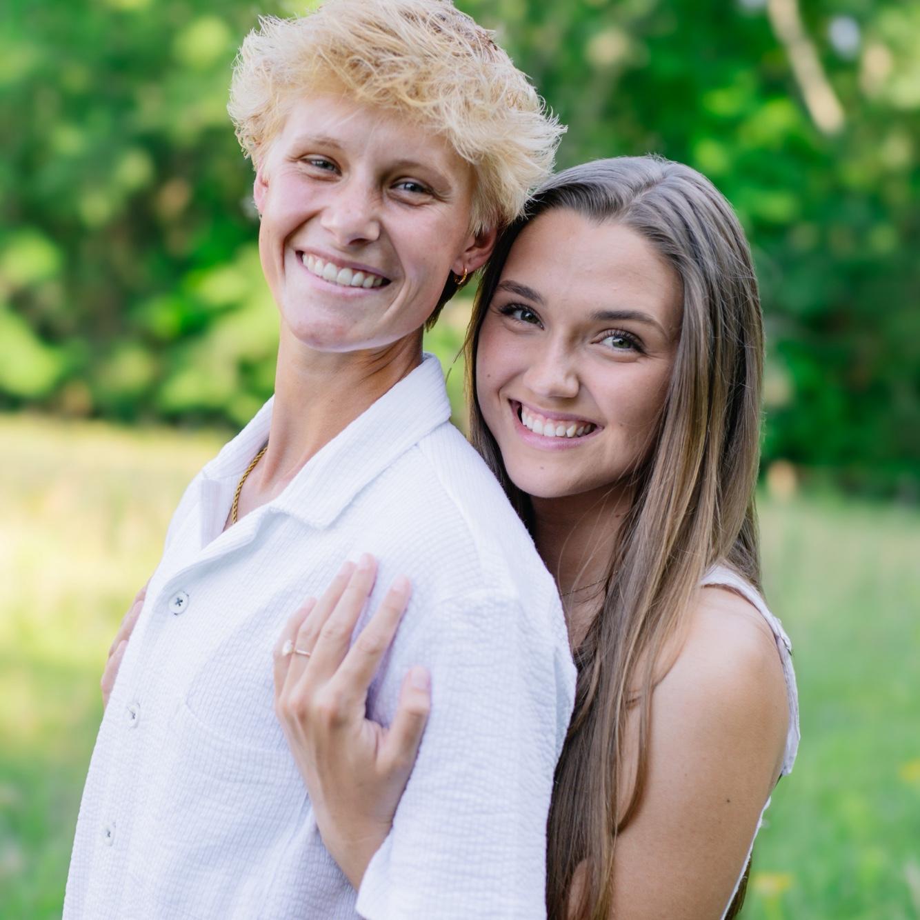 One of our favorite engagement pictures🥰