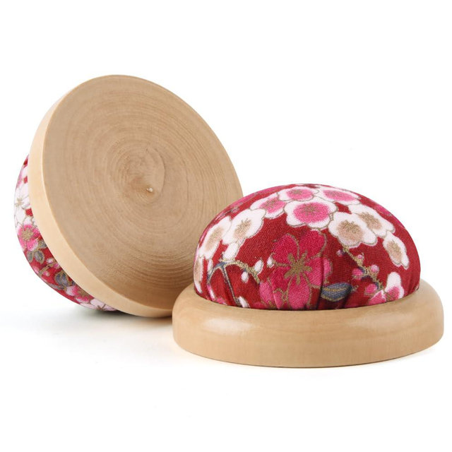 1Pcs Round Pin Cushion, Wooden Base Cute Needle Pincushions Japanese Style Pin Cushions Needle Holders for Sewing Quilting Accessory or DIY Crafts.Red Plum Blossom