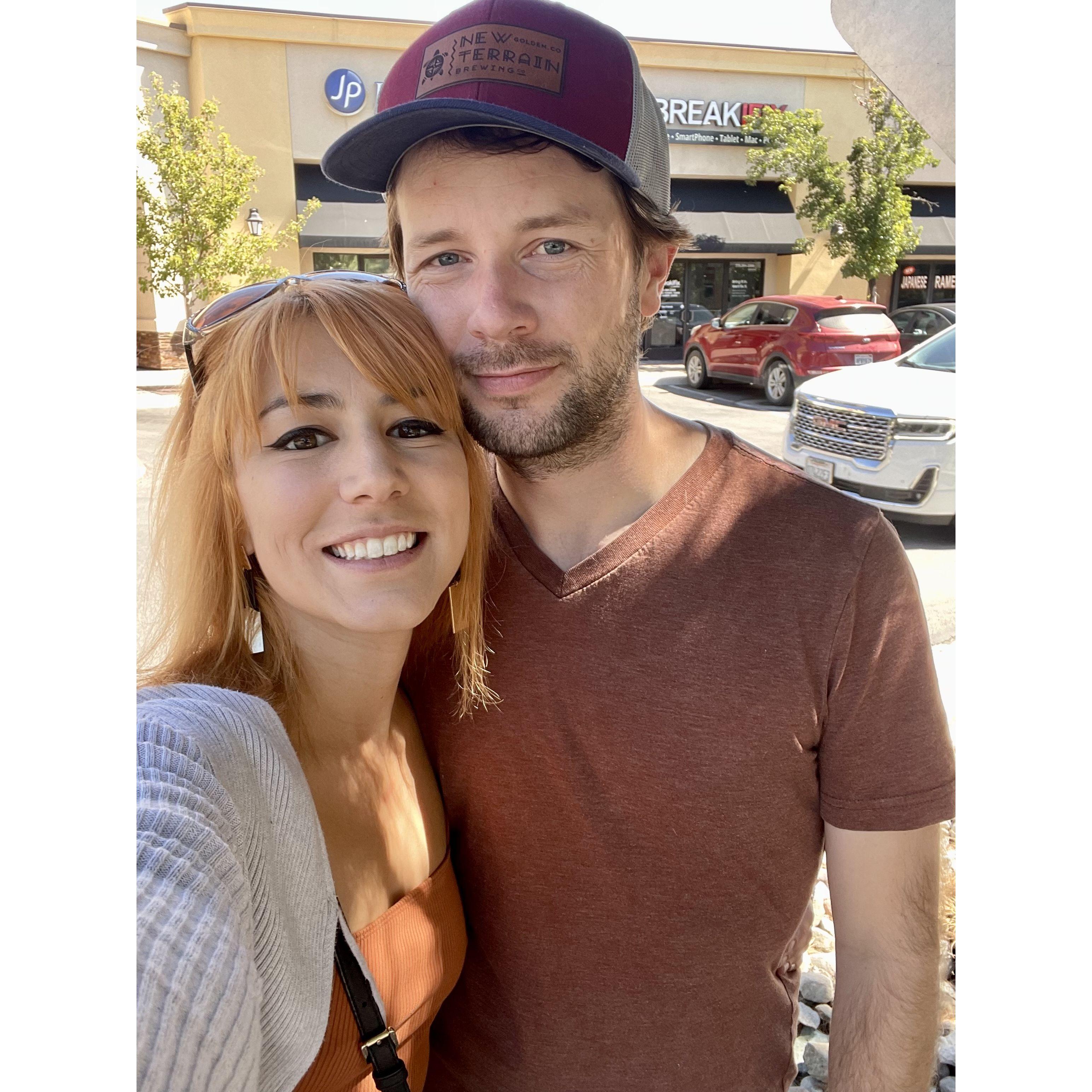 We like to eat ramen and sushi together.