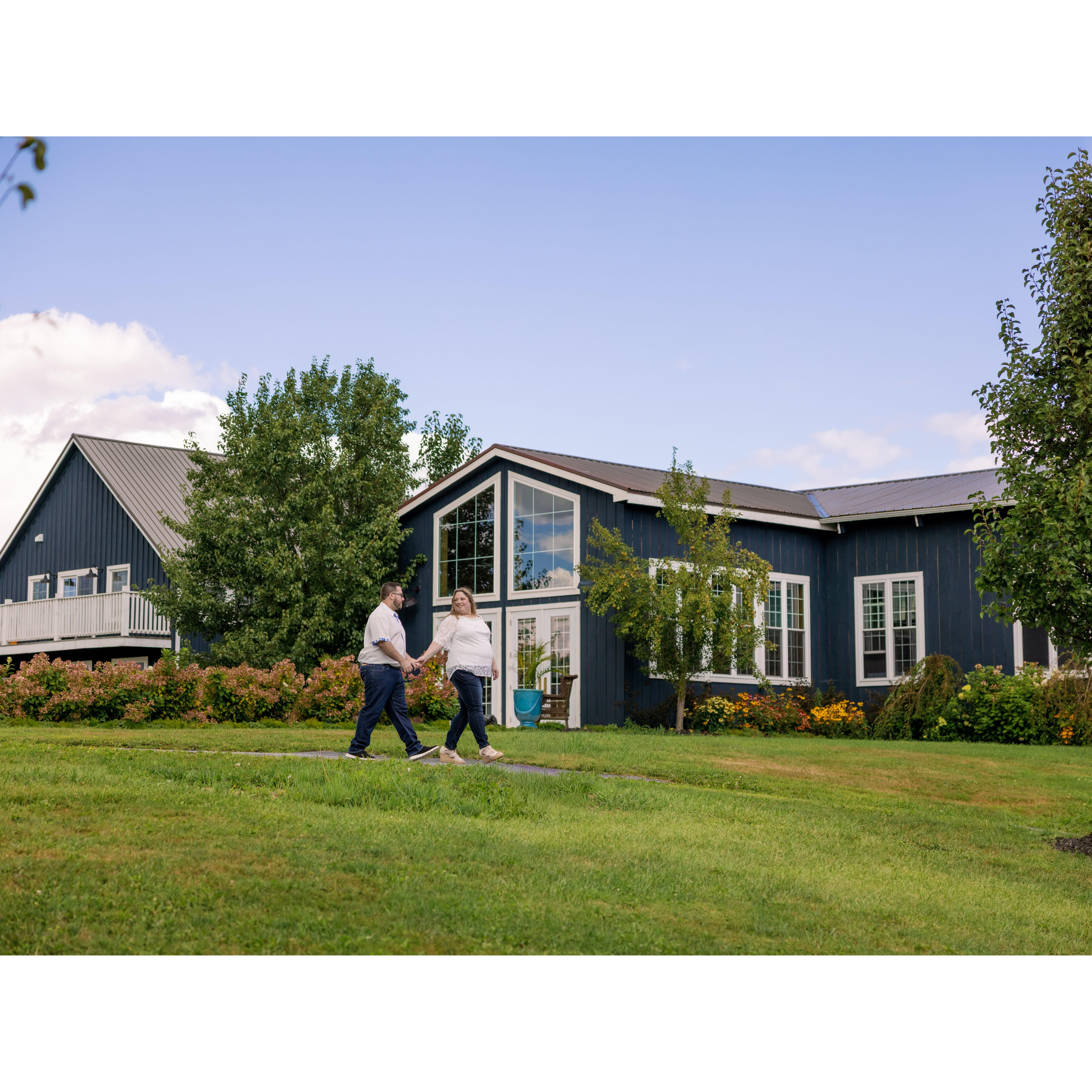 Engagement Session-Gilbertsville Farmhouse (outside the venue)