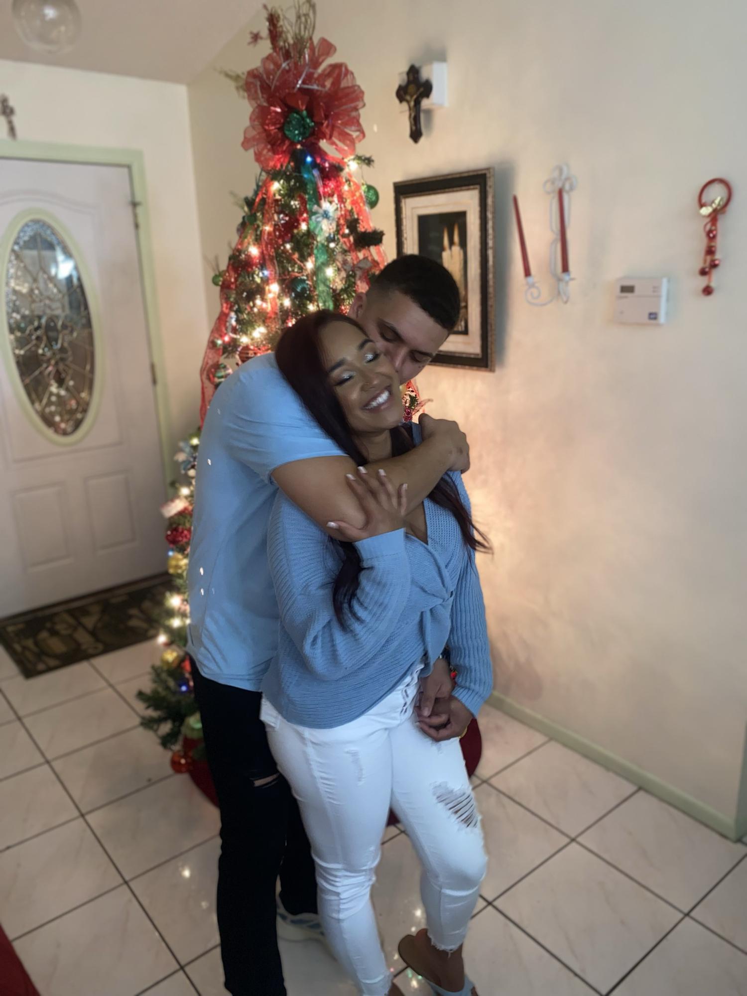Our first Christmas together with my family. Nuestra primera navidades juntos con mi familia.