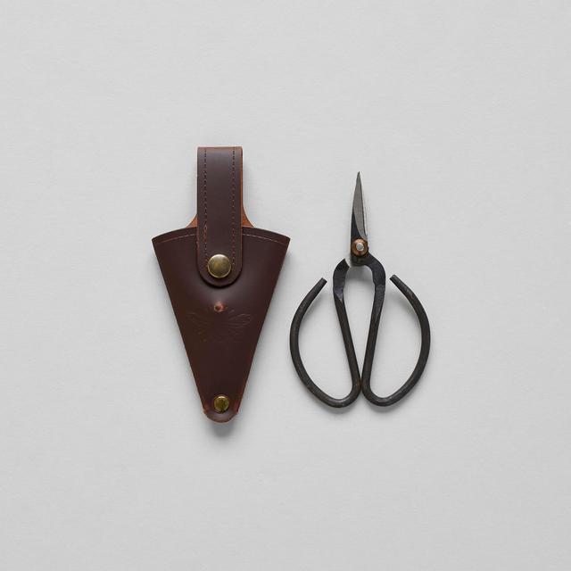Scissors in Recycled Leather Pouch