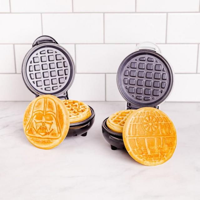 Star Wars Mini Waffle Maker Set: Death Star & Darth Vader