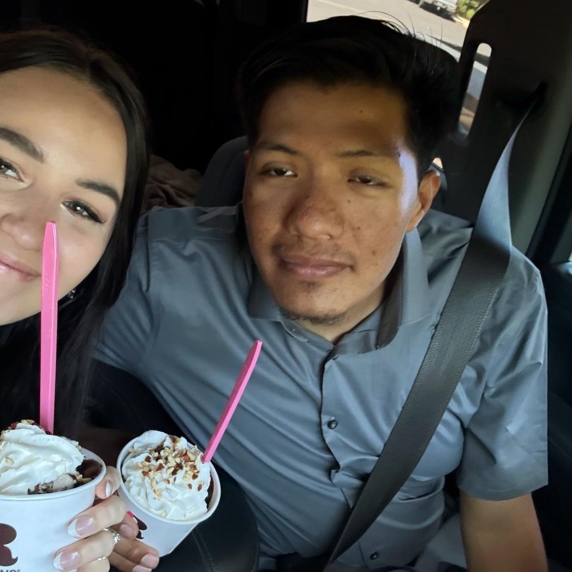 After engagment photos we got baskin robbins 🤍it was above 100 degrees out and we were taking photos all afternoon