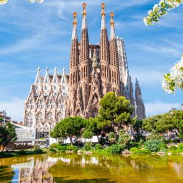 Visit La Sagrada Familia in Barcelona