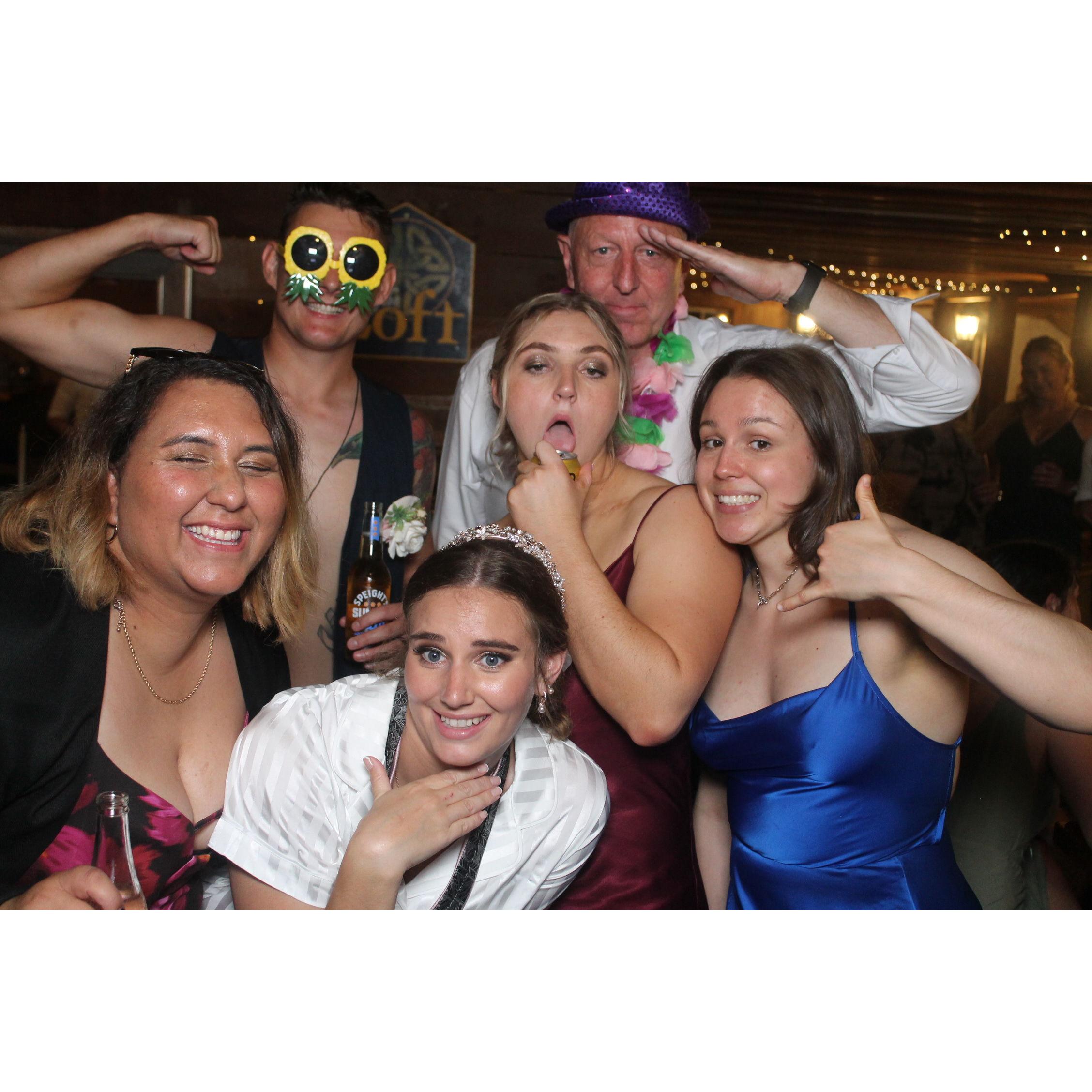 Photobooth https://photos.app.goo.gl/QdGpFBA2CNnmNoLB8